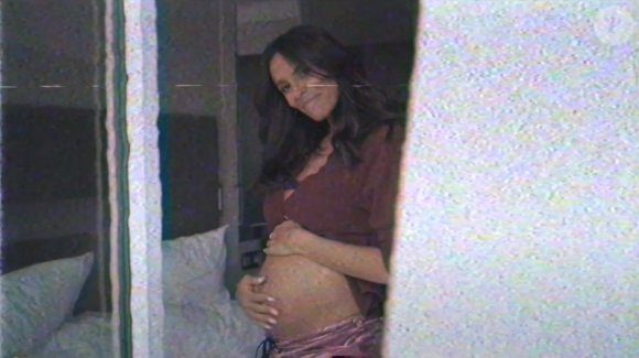 Shy'm révèle être enceinte de son premier enfant dans le clip de la chanson "Boy". Octobre 2020.
