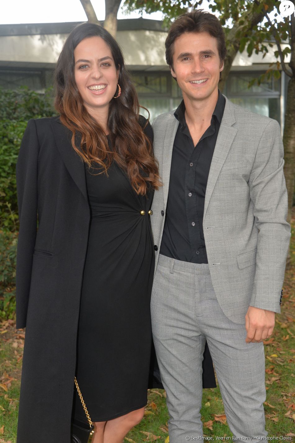 Anouchka Delon et son compagnon Julien Dereims - Arrivées au défilé Elie Saab "Collection Prêt-à-Porter Printemps/Eté" lors de la Fashion Week de Paris (PFW) © Veerren Ramsamy - Christophe Clovis / Bestimage
