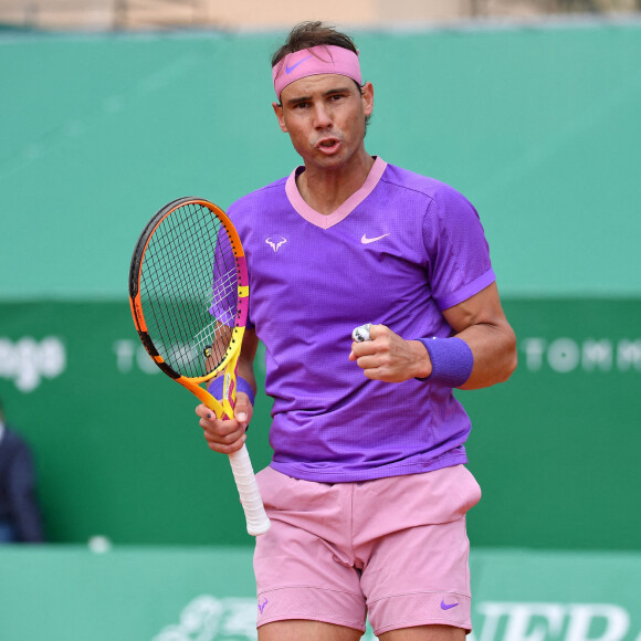 Rafael Nadal affronte l'Argentin Federico Delbonis lors du tournoi de tennis Rolex Monte Carlo Masters 2021 à Monaco, le 14 avril 2021. © Antoine Couvercelle/Panoramic/Bestimage