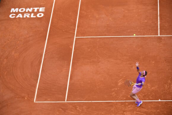 Rafael Nadal affronte l'Argentin Federico Delbonis lors du tournoi de tennis Rolex Monte Carlo Masters 2021 à Monaco, le 14 avril 2021. © Antoine Couvercelle/Panoramic/Bestimage