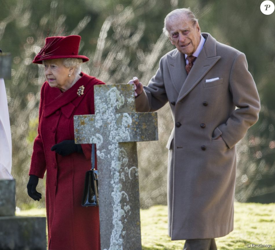 La reine Elisabeth II d'Angleterre et le prince Philip, duc d'Edimbourg se rendent à la messe à l'église Saint-Mary près de Sandringham le 4 février 2018