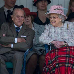 La reine Elisabeth II d'Angleterre, le prince Philip, duc d'Edimbourg - La famille royale d'Angleterre assiste aux jeux de Braemar en Ecosse le 2 septembre 2017.