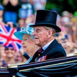 Le prince Philip, duc d'Edimbourg, pendant le défilé Trooping the Colour avec la reine Elisabeth II d'Angleterre