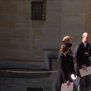 Le prince William, duc de Cambridge, et le prince Harry, duc de Sussex, Sorties des funérailles du prince Philip, duc d'Edimbourg à la chapelle Saint-Georges du château de Windsor, Royaume Uni, le 17 avril 2021.  Prince William and Prince Harry attend The funeral of Prince Philip, Duke of Edinburgh at Windsor Castle in Windsor, England BACKGRID DOES NOT CLAIM ANY COPYRIGHT OR LICENSE IN THE ATTACHED MATERIAL. ANY DOWNLOADING FEES CHARGED BY BACKGRID ARE FOR BACKGRID'S SERVICES ONLY, AND DO NOT, NOR ARE THEY INTENDED TO, CONVEY TO THE USER ANY COPYRIGHT OR LICENSE IN THE MATERIAL. BY PUBLISHING THIS MATERIAL , THE USER EXPRESSLY AGREES TO INDEMNIFY AND TO HOLD BACKGRID HARMLESS FROM ANY CLAIMS, DEMANDS, OR CAUSES OF ACTION ARISING OUT OF OR CONNECTED IN ANY WAY WITH USER'S PUBLICATION OF THE MATERIAL 