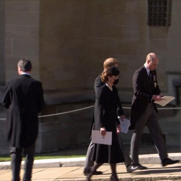 Le prince William, duc de Cambridge, et le prince Harry, duc de Sussex, Sorties des funérailles du prince Philip, duc d'Edimbourg à la chapelle Saint-Georges du château de Windsor, Royaume Uni, le 17 avril 2021.  Prince William and Prince Harry attend The funeral of Prince Philip, Duke of Edinburgh at Windsor Castle in Windsor, England BACKGRID DOES NOT CLAIM ANY COPYRIGHT OR LICENSE IN THE ATTACHED MATERIAL. ANY DOWNLOADING FEES CHARGED BY BACKGRID ARE FOR BACKGRID'S SERVICES ONLY, AND DO NOT, NOR ARE THEY INTENDED TO, CONVEY TO THE USER ANY COPYRIGHT OR LICENSE IN THE MATERIAL. BY PUBLISHING THIS MATERIAL , THE USER EXPRESSLY AGREES TO INDEMNIFY AND TO HOLD BACKGRID HARMLESS FROM ANY CLAIMS, DEMANDS, OR CAUSES OF ACTION ARISING OUT OF OR CONNECTED IN ANY WAY WITH USER'S PUBLICATION OF THE MATERIAL 