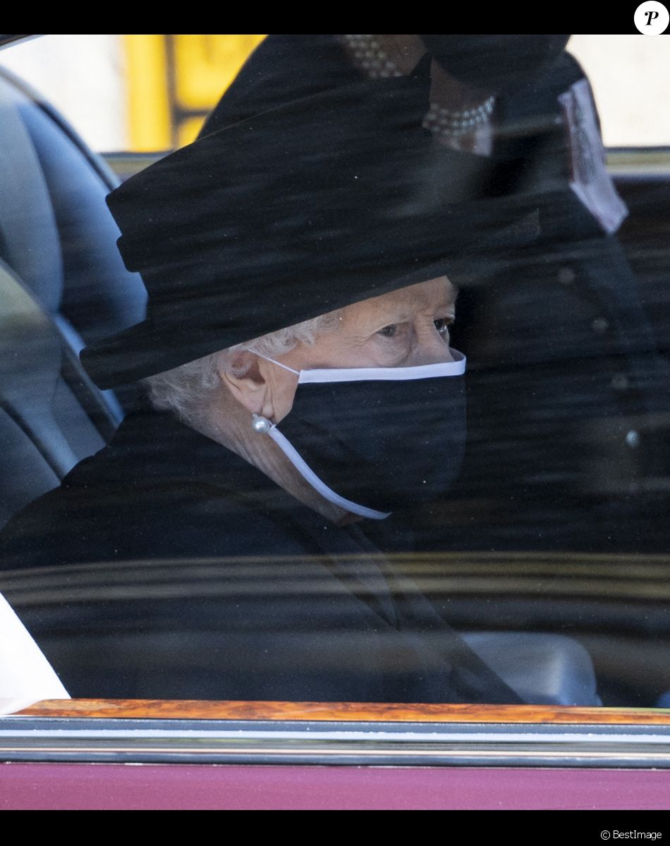 La reine Elisabeth II d'Angleterre - Arrivées aux funérailles du prince Philip, duc d'Edimbourg à la chapelle Saint-Georges du château de Windsor, le 17 avril 2021.
