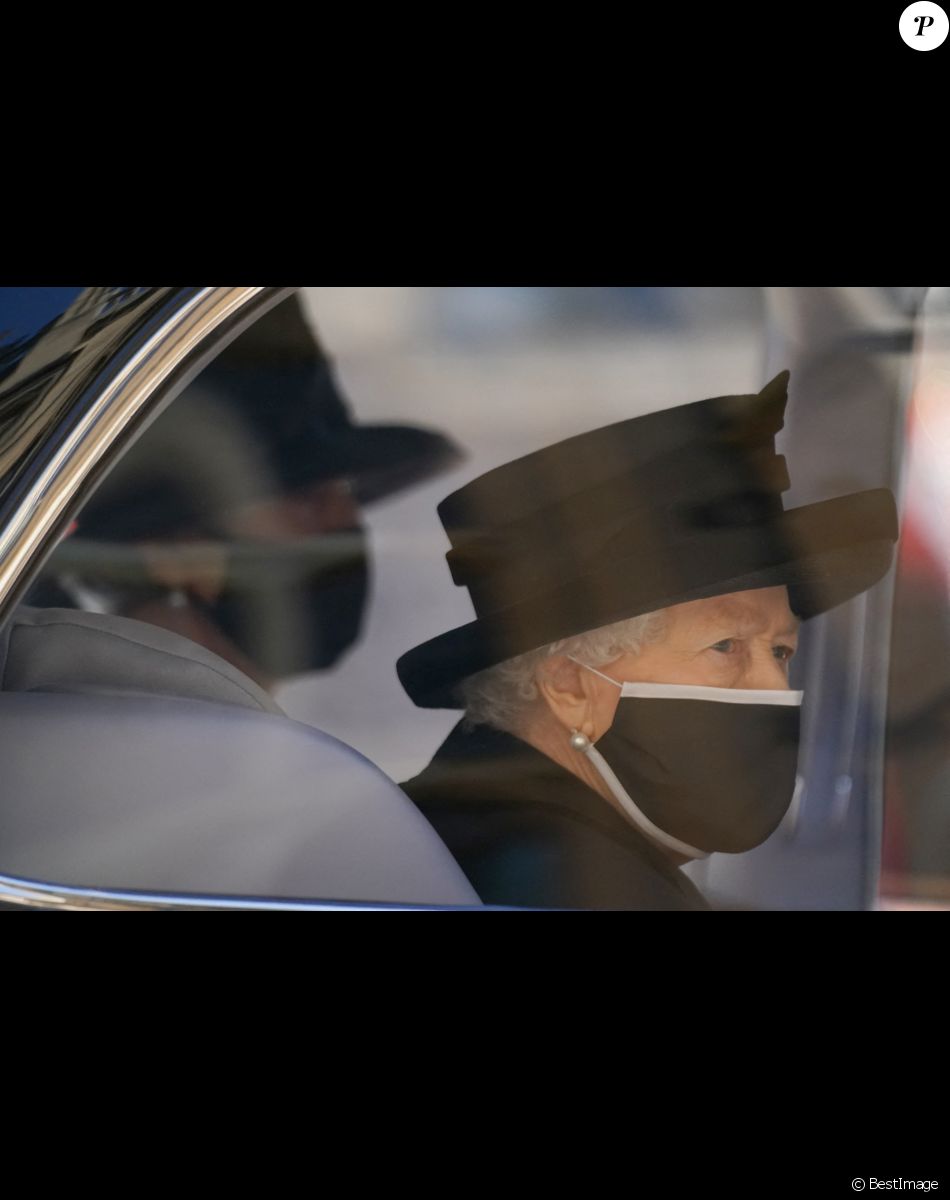 La reine Elisabeth II d'Angleterre - Arrivées aux funérailles du prince Philip, duc d'Edimbourg à la chapelle Saint-Georges du château de Windsor, le 17 avril 2021.