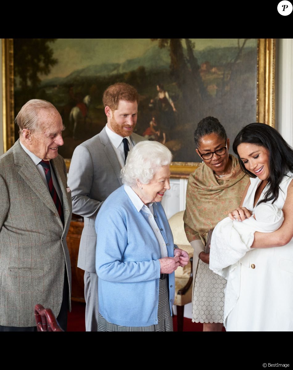 Le prince Philip, duc d'Edimbourg, la reine Elisabeth II d'Angleterre, la mère de Meghan Doria Ragland, le prince Harry, duc de Sussex, Meghan Markle, duchesse de Sussex, et leur fils Archie Harrison Mountbatten-Windsor. Windsor, le 7 mai 2019.