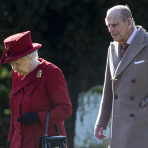 La reine Elisabeth II d'Angleterre et le prince Philip, duc d'Edimbourg se rendent à la messe à l'église Saint-Mary près de Sandringham.