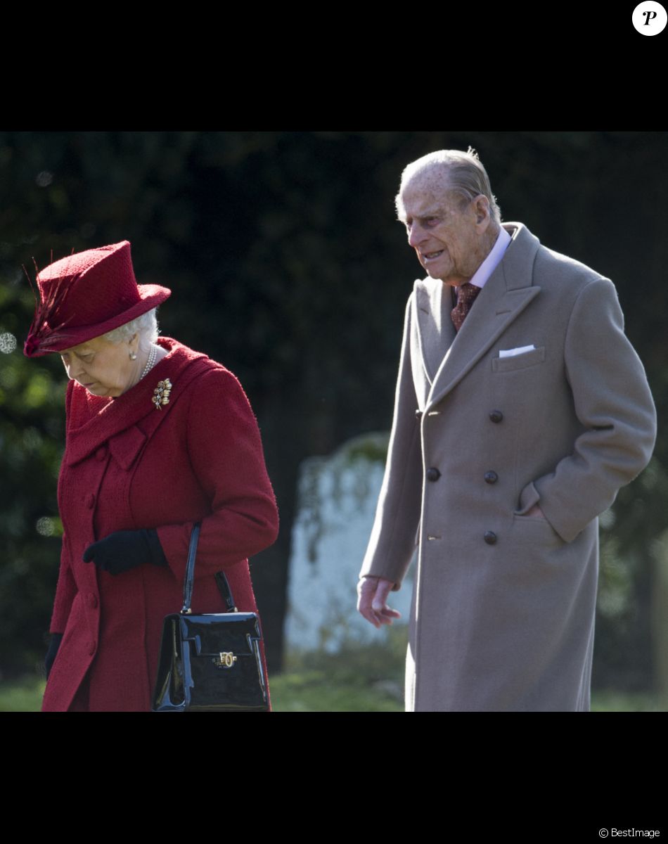 La reine Elisabeth II d'Angleterre et le prince Philip, duc d'Edimbourg se rendent à la messe à l'église Saint-Mary près de Sandringham.