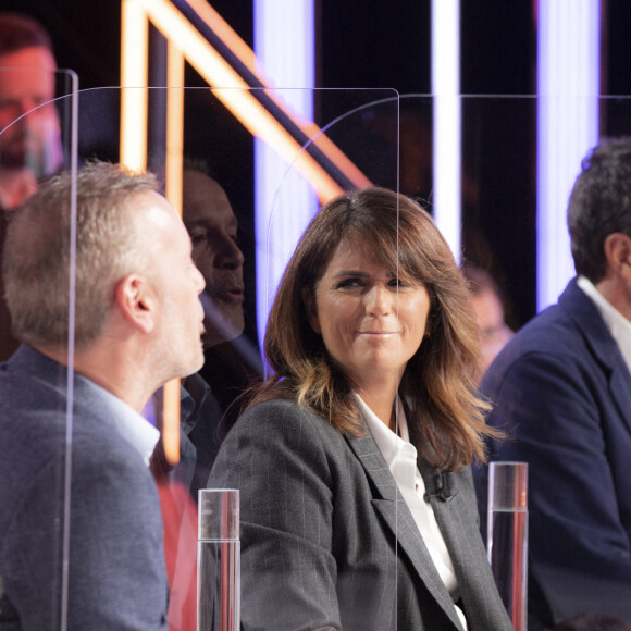 Exclusif - Valérie Benaïm sur le plateau de l'émission TPMP (Touche pas à mon post) en direct sur C8 le 1er octobre 2020. © Jack Tribeca / Bestimage