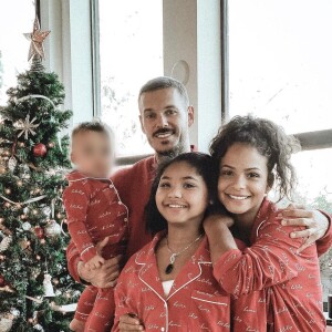 M. Pokora et Christina Milian avec leur fils Isiah et Violet, la fille de Christina, le jour de Noël. Décembre 2020.