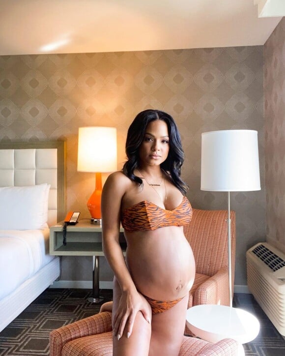 Christina Milian enceinte de son troisième enfant, le deuxième avec M. Pokora, le 18 avril 2021.