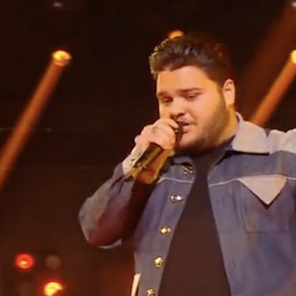 Julien éliminé lors de l'épreuve des KO par Vianney dans "The Voice" - TF1