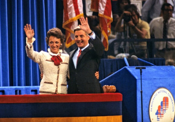 Walter Mondale, ancien vice-président de Jimmy Carter, est mort à 93 ans le 19 avril 2021. Ici avec sa femme Joan lors de la Convention démocrate à New York en 1980.