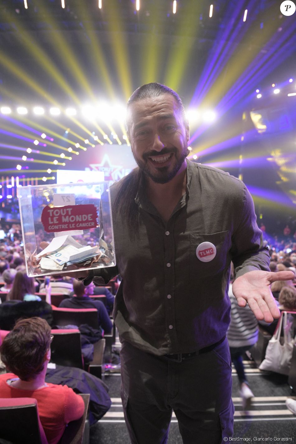 Moundir à l'enregistrement de l'émission "Tout le monde chante contre le cancer, les stars relèvent le défi" au Palais des Congrès à Paris. Le 25 novembre 2019 © Giancarlo Gorassini / Bestimage