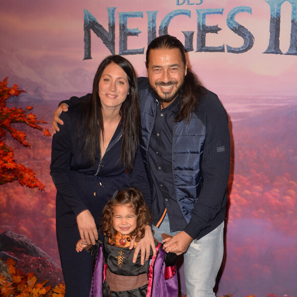 Moundir avec sa femme Inès et leur fille Aliya à la projection exceptionelle de "La Reine des Neiges 2" au Grand Rex à Paris le 13 novembre 2019. © Veeren Ramsamy/Bestimage