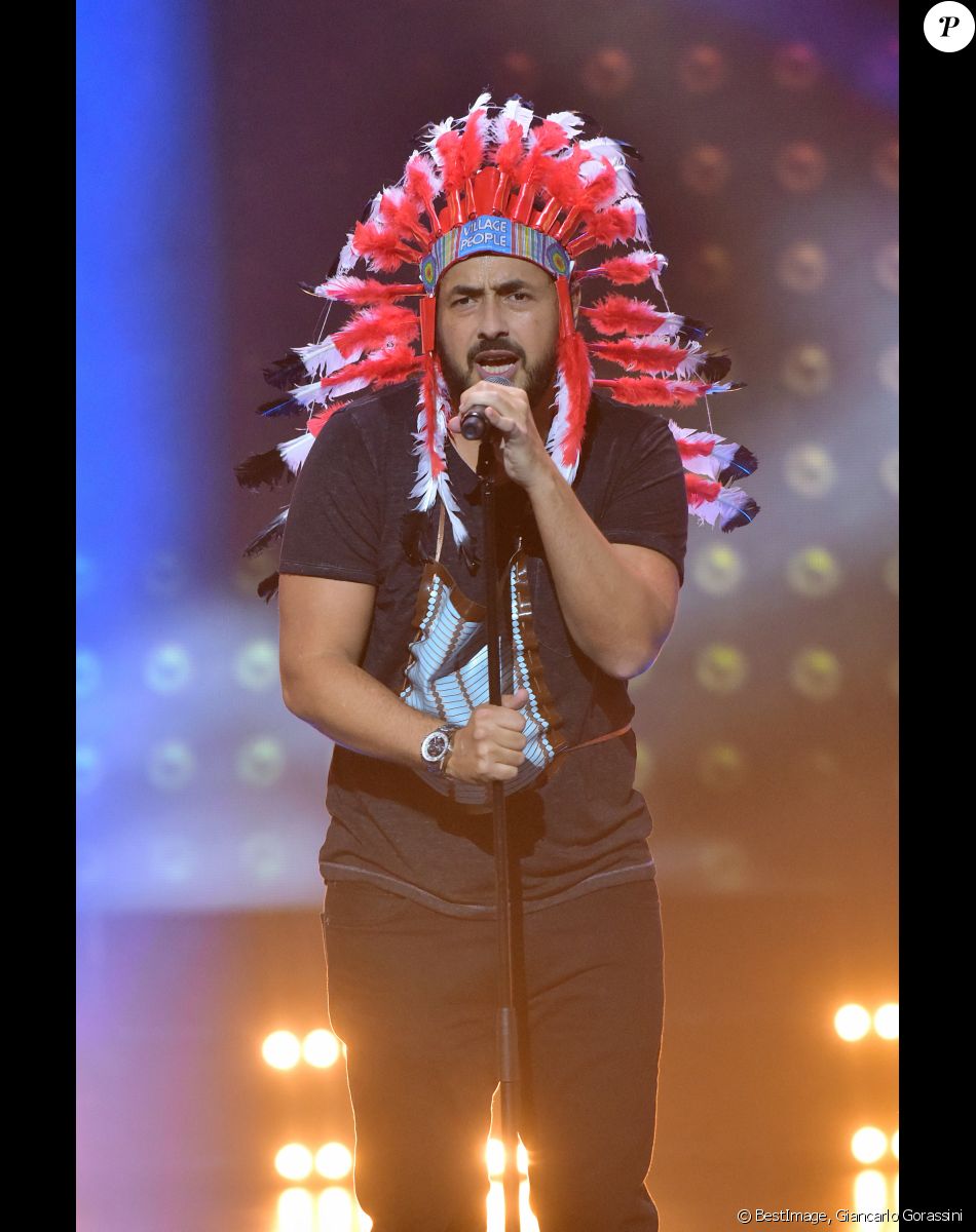 Moundir à l'enregistrement de l'émission "Tout le monde chante contre le cancer, les stars relèvent le défi" au Palais des Congrès à Paris. Le 25 novembre 2019 © Giancarlo Gorassini / Bestimage