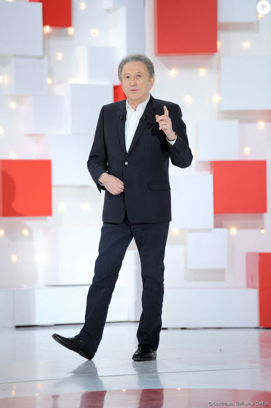 Exclusif - Michel Drucker - Enregistrement de l'émission "Vivement Dimanche" au studio Gabriel à Paris. © Guillaume Gaffiot/Bestimage
