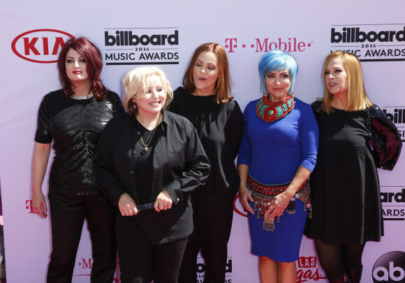 Le groupe The Go-Gos (Abby Travis, Gina Schock, Belinda Carlisle, Jane Wiedlin, and Charlotte Caffe) à la soirée Billboard Music Awards à T-Mobile Arena à Las Vegas, le 22 mai 2016 © Mjt/AdMedia via Bestimage