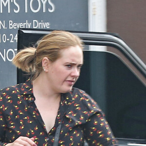 Exclusif - La chanteuse Adele fait du shopping à Los Angeles le 19 novembre 2018.