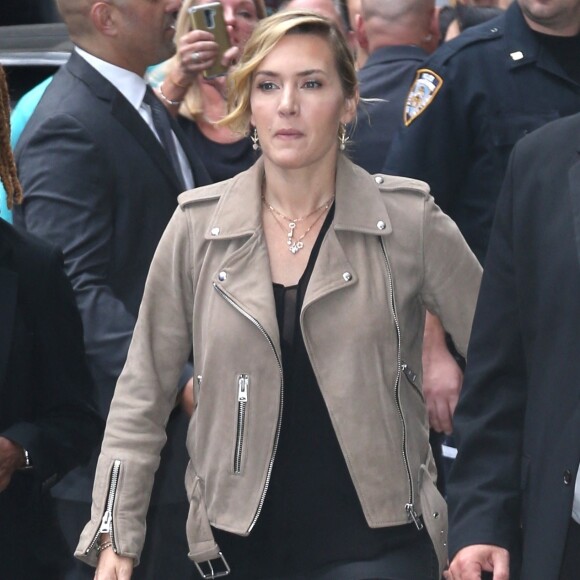 Kate Winslet, toute souriante, va participer à l'émission ''Good Morning America'' à New York, le 26 septembre 2017.