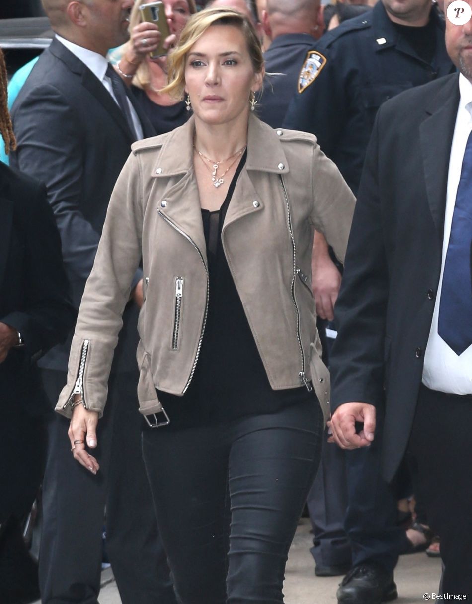 Kate Winslet, toute souriante, va participer à l'émission ''Good Morning America'' à New York, le 26 septembre 2017.