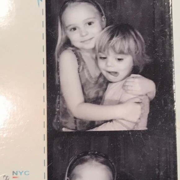Lily-Rose Depp et son petit frère Jack sur Instagram, le 9 avril 2020.