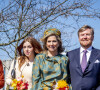 Le roi Willem-Alexander et la reine Maxima des Pays-Bas avec leurs filles les princesses Alexia, Ariane et Amalia - La famille royale des Pays-Bas réunie au High Tech Campus d'Eindhoven à l'occasion de l'anniversaire du roi (54 ans) (King's Day 2021), le 27 avril 2021.