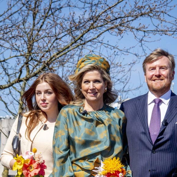 Le roi Willem-Alexander et la reine Maxima des Pays-Bas avec leurs filles les princesses Alexia, Ariane et Amalia - La famille royale des Pays-Bas réunie au High Tech Campus d'Eindhoven à l'occasion de l'anniversaire du roi (54 ans) (King's Day 2021), le 27 avril 2021.