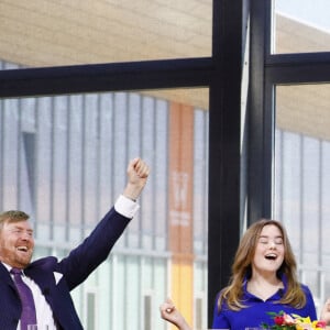 Le roi Willem-Alexander et la reine Maxima des Pays-Bas avec leurs filles la princesse Alexia des Pays-Bas, la princesse Ariane des Pays-Bas et la princesse Catharina-Amalia des Pays-Bas - La famille royale des Pays-bas réunie à Eindhoven à l'occasion de la fête du Roi (Koningsdag), anniversaire du roi (54 ans), le 27 avril 2021.