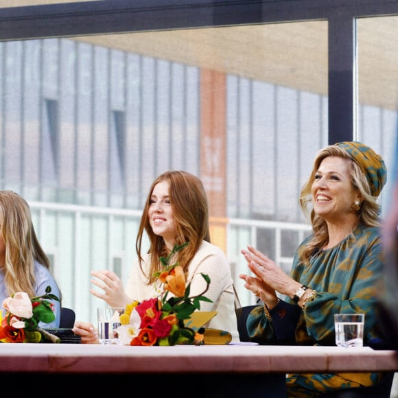 La reine Maxima des Pays-Bas avec ses filles la princesse Alexia des Pays-Bas, la princesse Ariane des Pays-Bas et la princesse Catharina-Amalia des Pays-Bas - La famille royale des Pays-bas réunie à Eindhoven à l'occasion de la fête du Roi (Koningsdag), anniversaire du roi (54 ans), le 27 avril 2021.