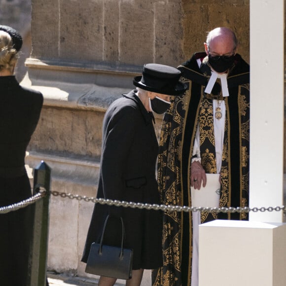 La reine Elisabeth II d'Angleterre et le doyen de Windsor- Arrivées aux funérailles du prince Philip, duc d'Edimbourg à la chapelle Saint-Georges du château de Windsor, le 17 avril 2021.-