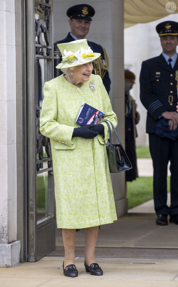 La reine Elisabeth II d'Angleterre assiste à un service pour marquer le centenaire de la Royal Australian Air Force au CWGC Air Forces Memorial à Runnymede, Royaume Uni, le 31 mars 2021.