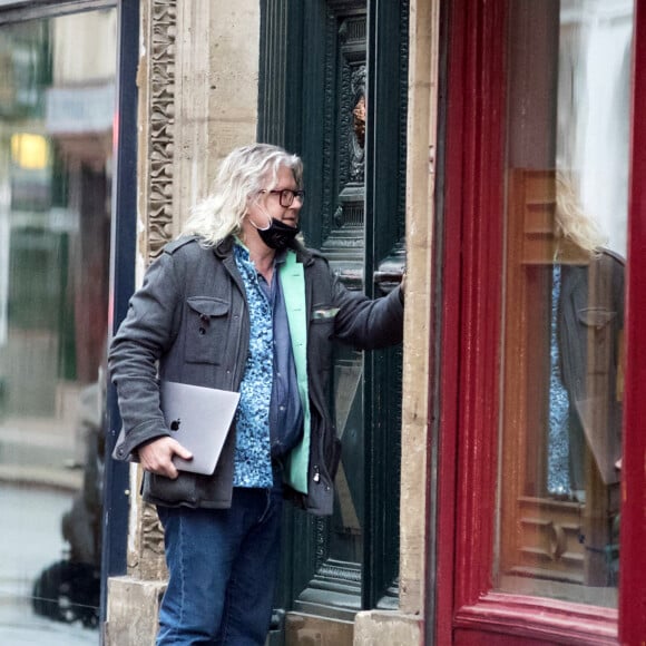 Exclusif - Pierre-Jean Chalençon est de retour au Palais Vivienne après sa garde à vue au 36, rue du Bastion (Police Judiciaire) à Paris le 9 avril 2021.