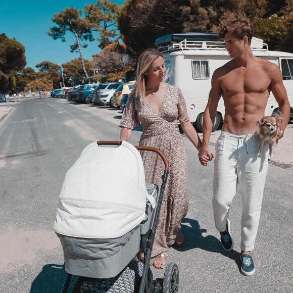 Hillary Vanderosieren, candidate de télé-réalité, est heureuse avec son fiancé Giovanni Bonamy et leur adorable fils Milo.