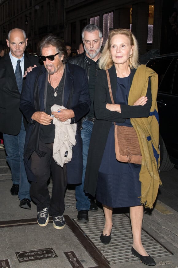 Exclusif - Marthe Keller est venue rejoindre son ex-compagnon Al Pacino à l'hôtel Le Bristol puis ils sortent dîner au restaurant Le Costes à Paris, France.