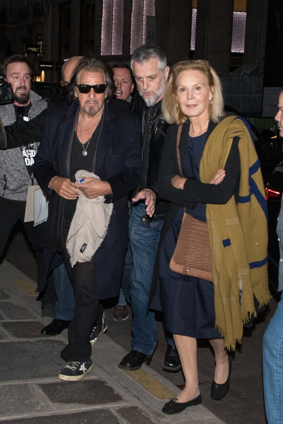 Exclusif - Marthe Keller est venue rejoindre son ex-compagnon Al Pacino à l'hôtel Le Bristol puis ils sortent dîner au restaurant Le Costes à Paris, France, le 21 octobre 2018.