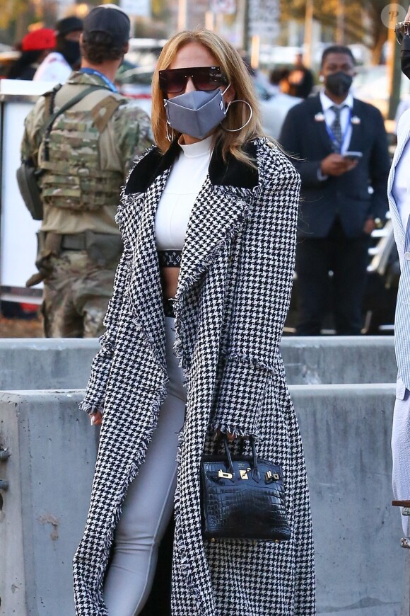 Jennifer Lopez arrive au Raymond James Stadium de Tampa pour le Super Bowl 2021, le 7 février 2021.