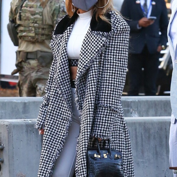 Jennifer Lopez arrive au Raymond James Stadium de Tampa pour le Super Bowl 2021, le 7 février 2021.