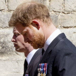 Le prince Harry, duc de Sussex, le prince William, duc de Cambridge - Arrivées aux funérailles du prince Philip, duc d'Edimbourg à la chapelle Saint-Georges du château de Windsor, le 17 avril 2021.