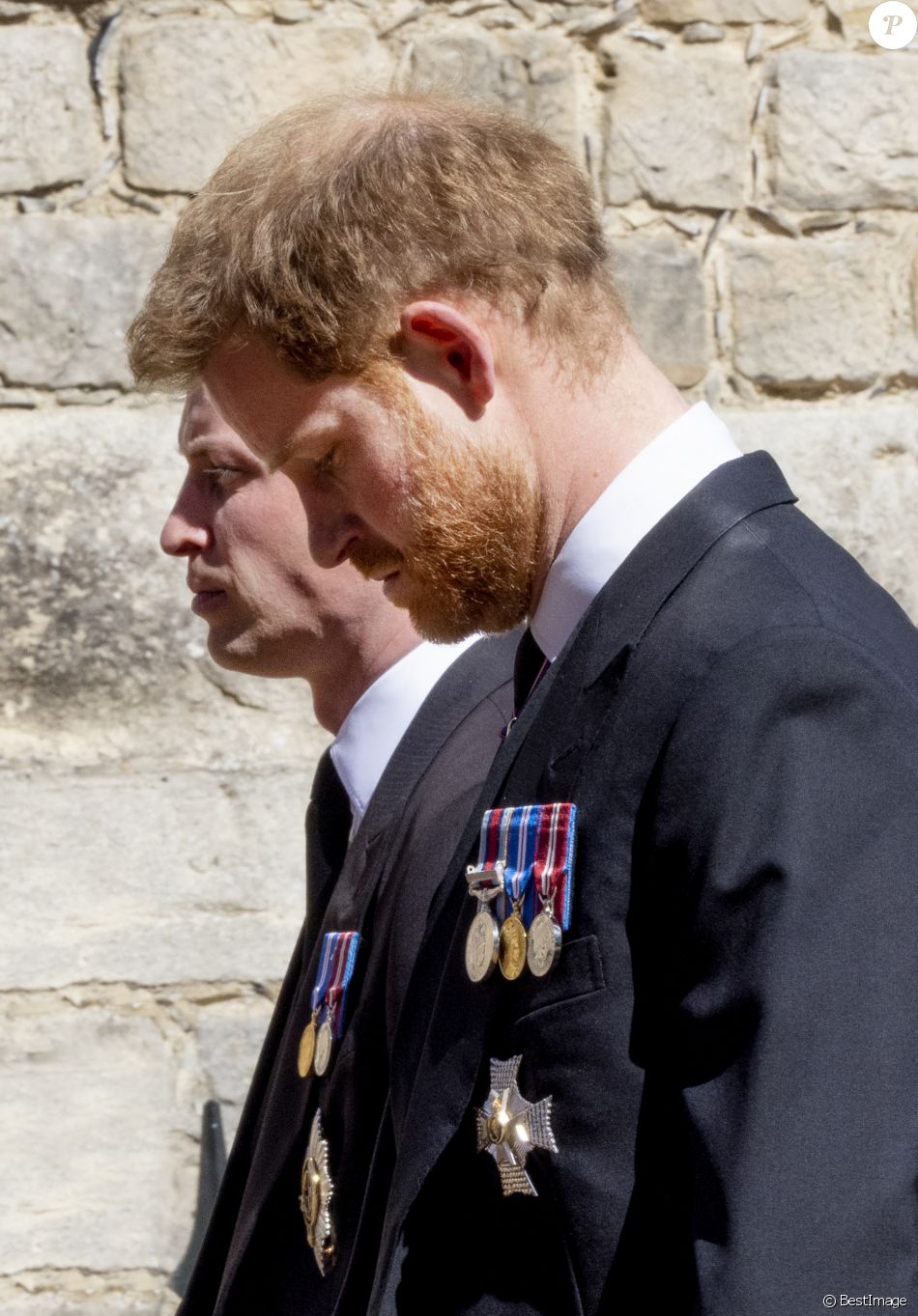 Le prince Harry, duc de Sussex, le prince William, duc de Cambridge - Arrivées aux funérailles du prince Philip, duc d'Edimbourg à la chapelle Saint-Georges du château de Windsor, le 17 avril 2021.