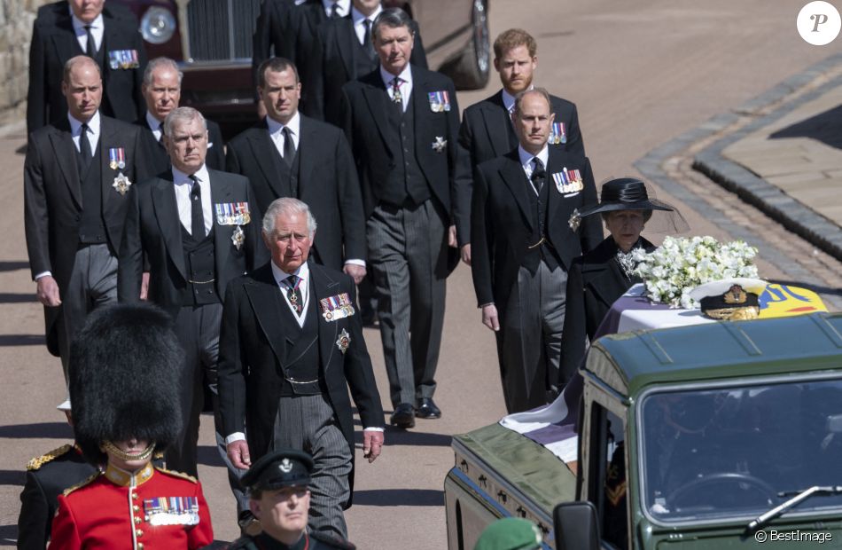 Le prince Charles, prince de Galles, la princesse Anne, le prince Andrew, duc d'York, le prince Edward, comte de Wessex, le prince William, duc de Cambridge, Peter Phillips, le prince Harry, duc de Sussex, David Armstrong-Jones, comte de Snowdon, Sir Timothy Laurence - Arrivées aux funérailles du prince Philip, duc d'Edimbourg à la chapelle Saint-Georges du château de Windsor, le 17 avril 2021.