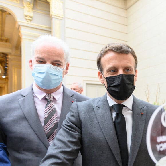 Le président de la République française Emmanuel Macron et Alain Griset, ministre délégué auprès du ministre de l'Économie, des Finances lors de la traditionnelle cérémonie du muguet du 1er Mai au palais de l'Elysée à Paris, France, le 1er 2021. © Jacques Witt/Pool/Bestimage