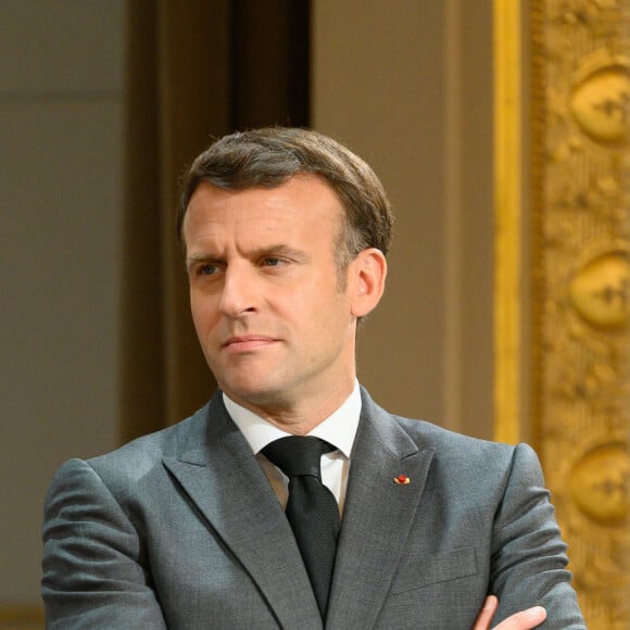 Le président de la République française Emmanuel Macron lors de la traditionnelle cérémonie du muguet du 1er Mai au palais de l'Elysée à Paris, France, le 1er 2021. © Jacques Witt/Pool/Bestimage