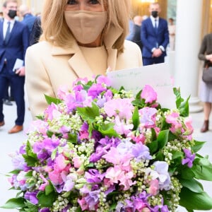La Première dame Brigitte Macron lors de la traditionnelle cérémonie du muguet du 1er Mai au palais de l'Elysée à Paris, France, le 1er 2021. © Jacques Witt/Pool/Bestimage