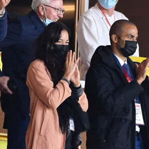 Alize Lim et Tony Parker lors du match entre Monaco (ASM) et Lyon (OL) au stade Louis II de Monaco le 2 mai 2021