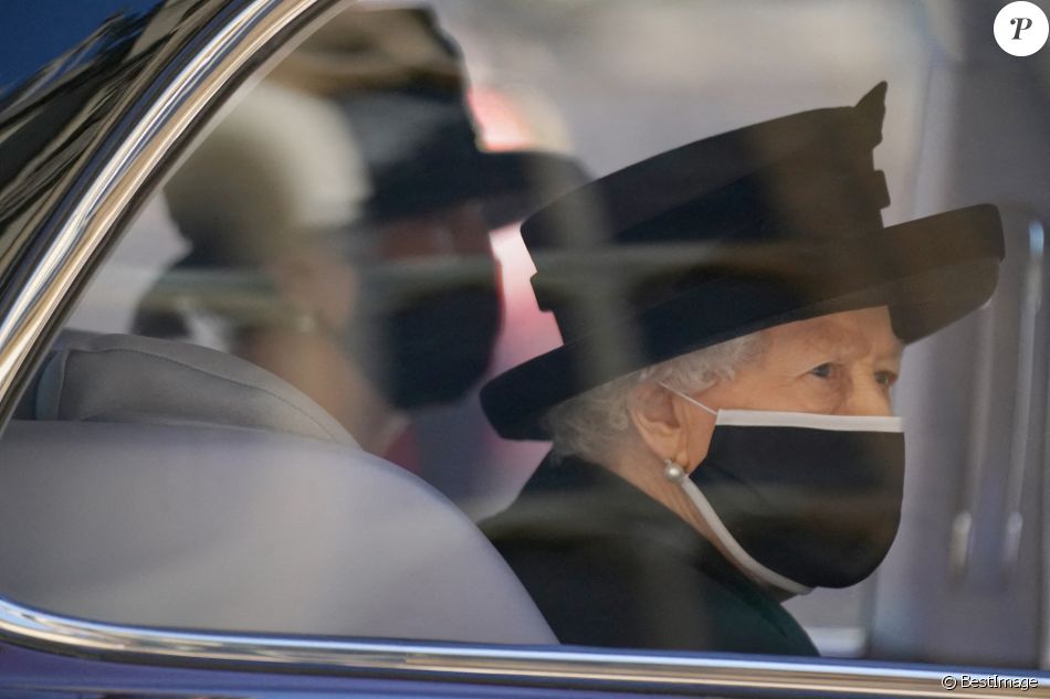 La reine Elisabeth II d'Angleterre - Arrivées aux funérailles du prince Philip, duc d'Edimbourg à la chapelle Saint-Georges du château de Windsor, le 17 avril 2021.