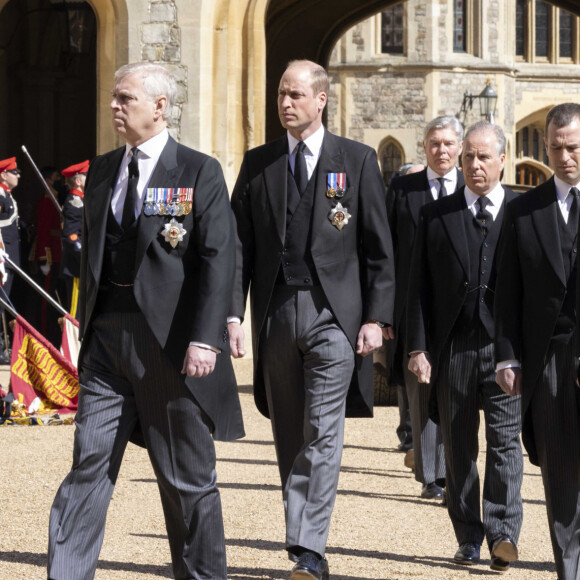 Le prince Andrew, duc d'York, le prince Edward, comte de Wessex, le prince William, duc de Cambridge, Peter Phillips, le prince Harry, duc de Sussex, David Armstrong-Jones, comte de Snowdon, Sir Timothy Laurence - Arrivées aux funérailles du prince Philip, duc d'Edimbourg à la chapelle Saint-Georges du château de Windsor, le 17 avril 2021.