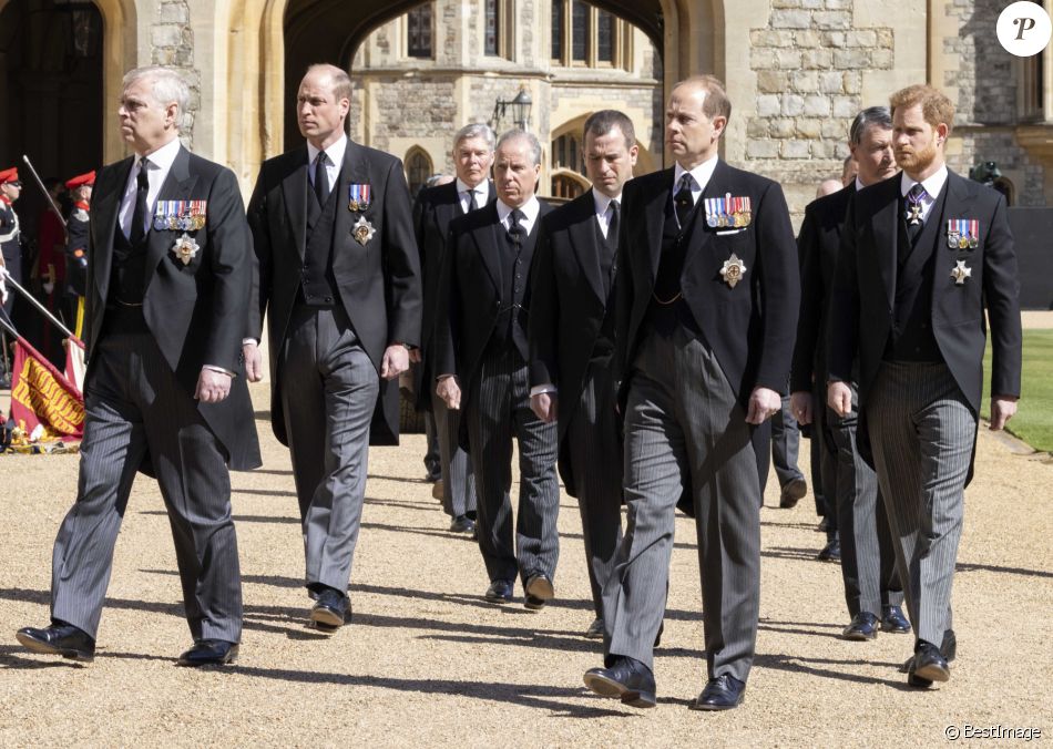 Le prince Andrew, duc d'York, le prince Edward, comte de Wessex, le prince William, duc de Cambridge, Peter Phillips, le prince Harry, duc de Sussex, David Armstrong-Jones, comte de Snowdon, Sir Timothy Laurence - Arrivées aux funérailles du prince Philip, duc d'Edimbourg à la chapelle Saint-Georges du château de Windsor, le 17 avril 2021.